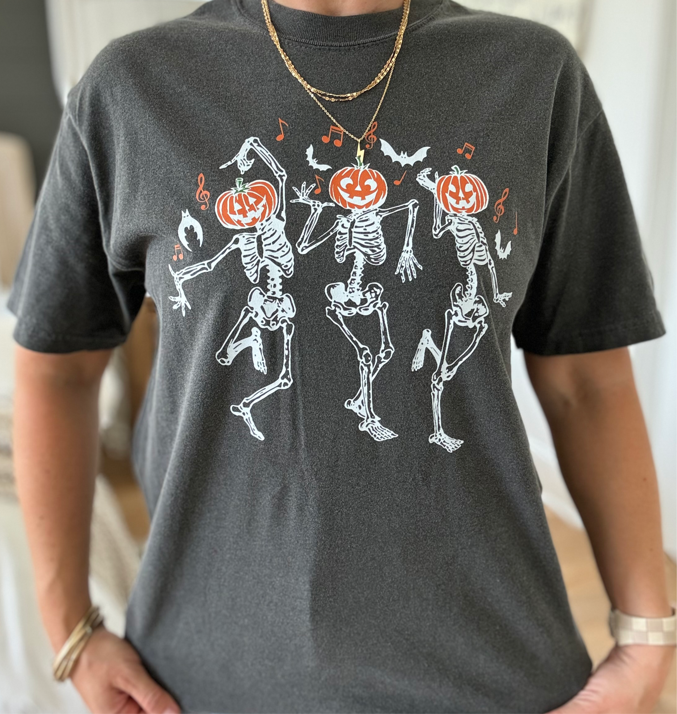 DANCING PUMPKIN HALLOWEEN GRAPHIC TEE